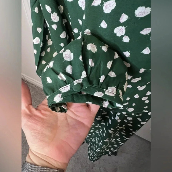 NWT | Amazon Essentials |  Green Floral Flowy Long Sleeve Dress | Size L [45] - Picture 4 of 7